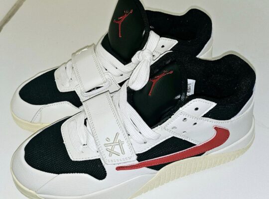 Jordan Travis Scott Jumpman – University Red – Sail – US9.5 – UK8.5