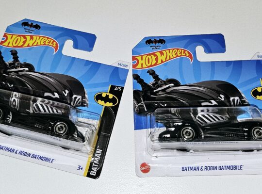 Hotwheels Batman & Robin Batmobile